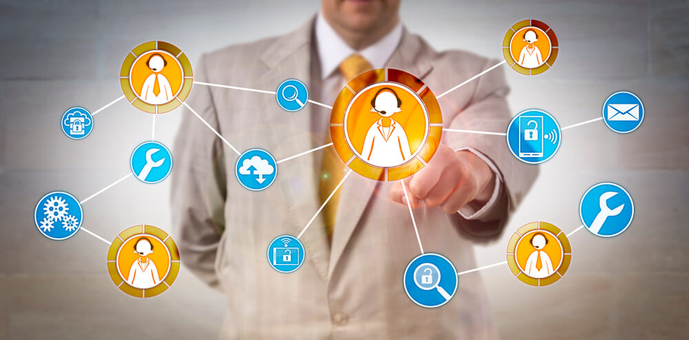 símbolos de pós venda conectados e assinalados por homem executivol