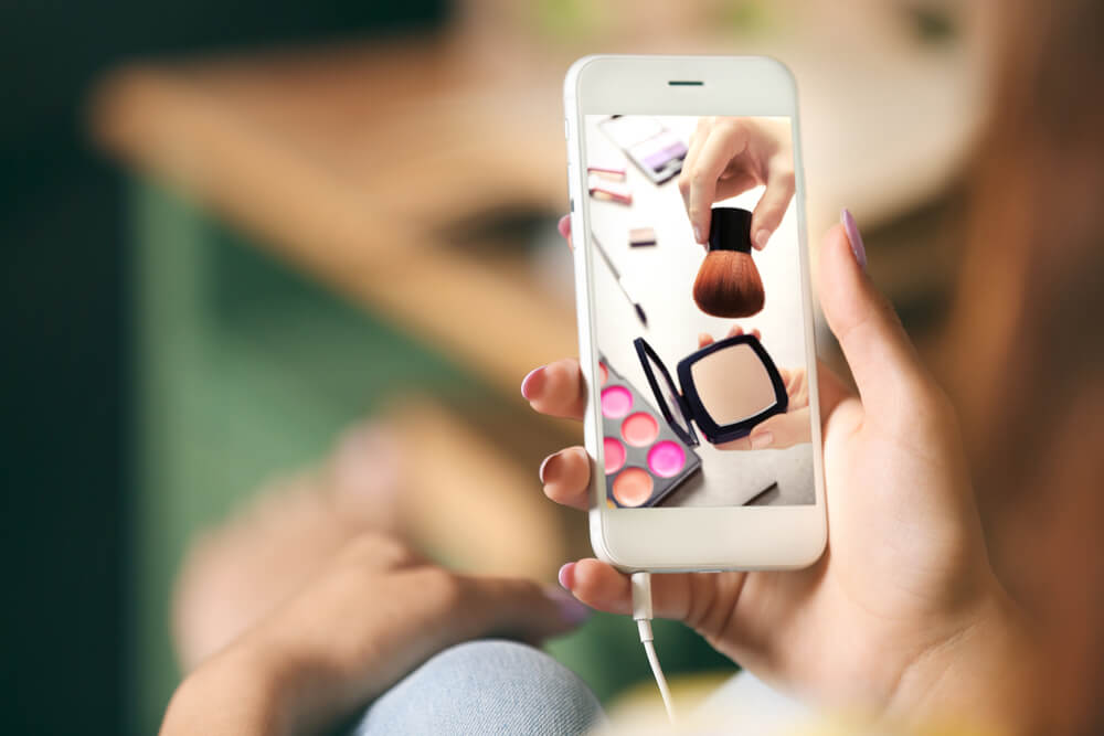 video tutorial de maquiagem no smartphone