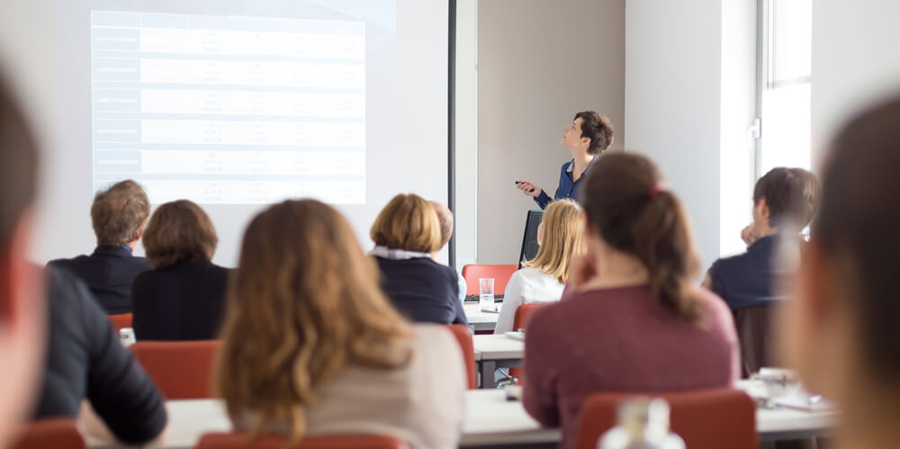 palestras e cursos como ferramenta auxiliar da criação de uma carteira de clientes